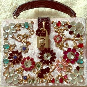 Gorgeous statement D&G bag 😍🤩🤩 pictures can’t🧐